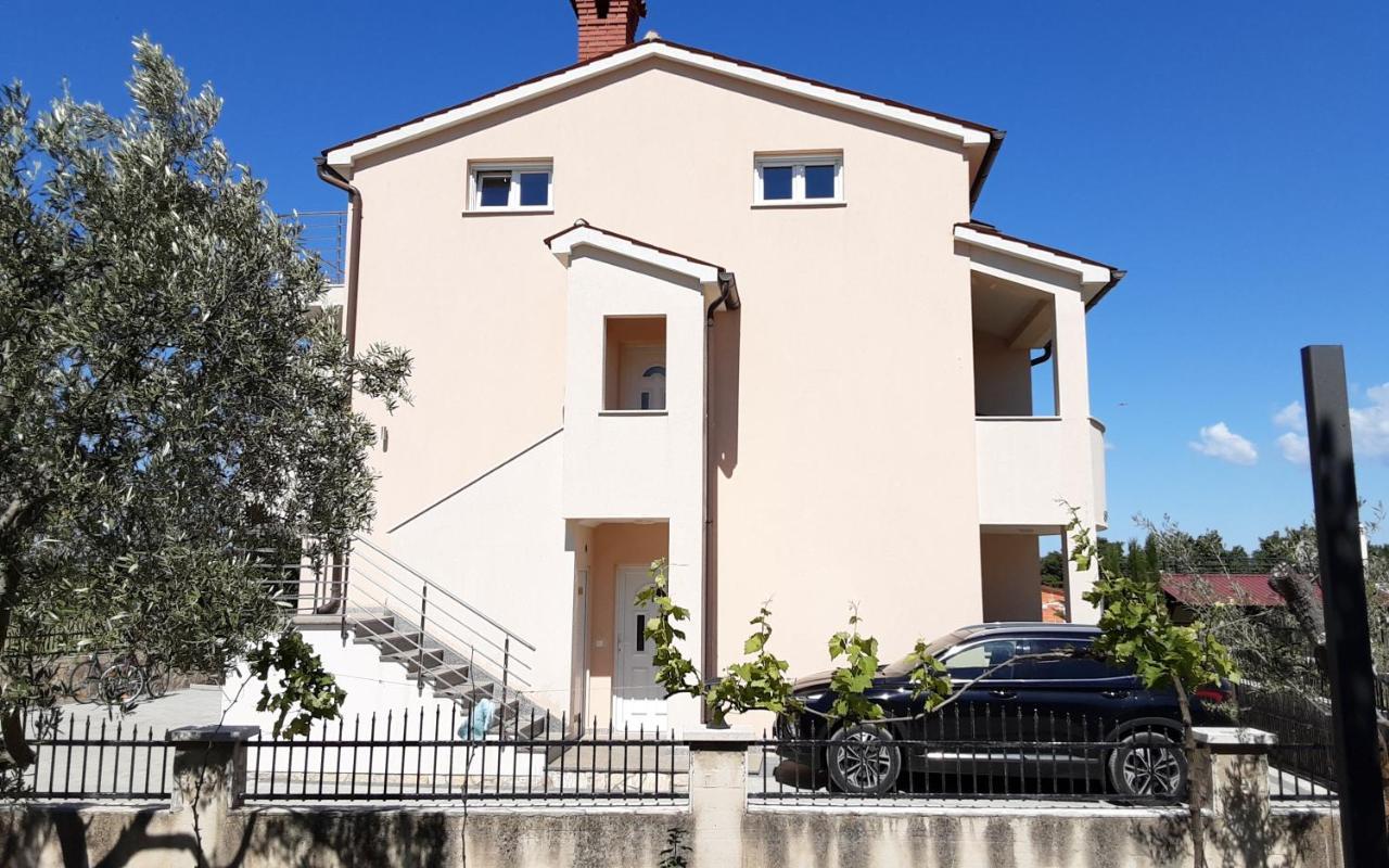 Appartments D&D Peroj Exterior photo